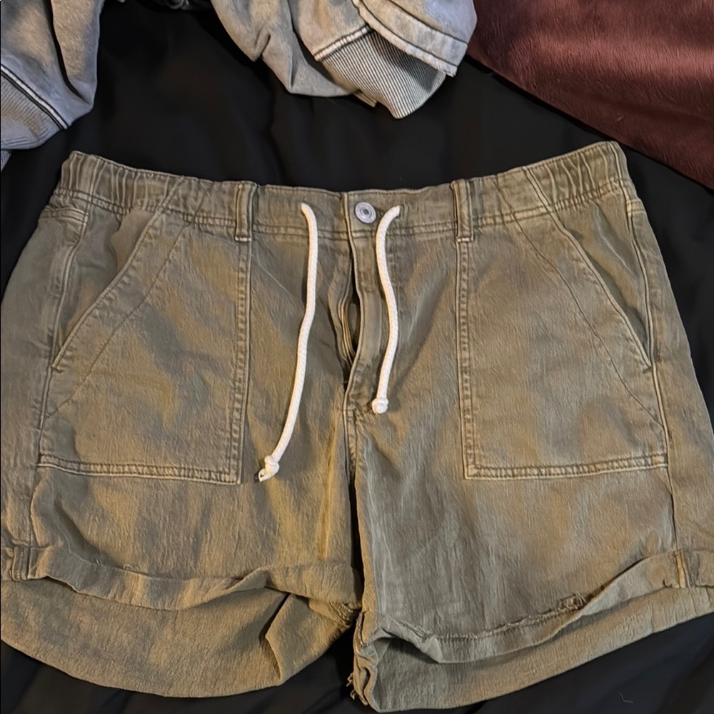 American Eagle Outfitters Green Cargo Shorts Relaxed Fit